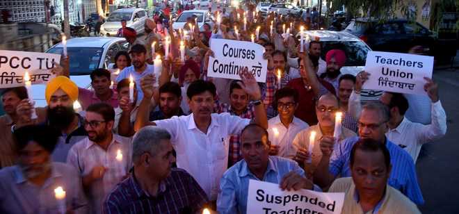 College Teachers’ Union takes out candle march