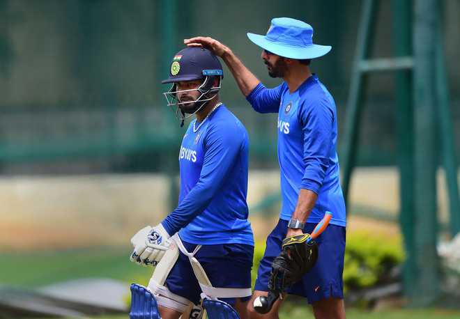 MSD must quit before he’s pushed: Gavaskar