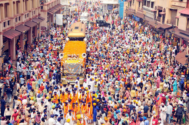 Darshan of Guru Nanak’s ‘padukas’ in Mumbai on Monday