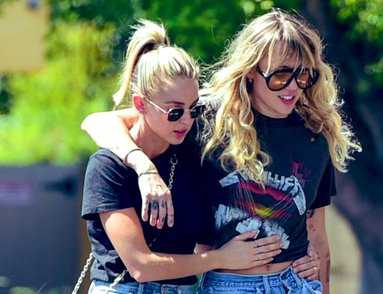 It''s splitsville for Miley Cyrus, Kaitlynn Carter after month of dating