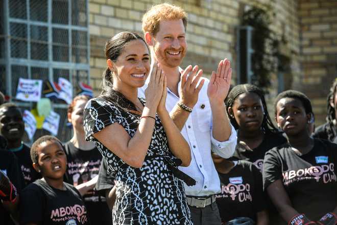Harry and Meghan start 1st official tour as family in Africa
